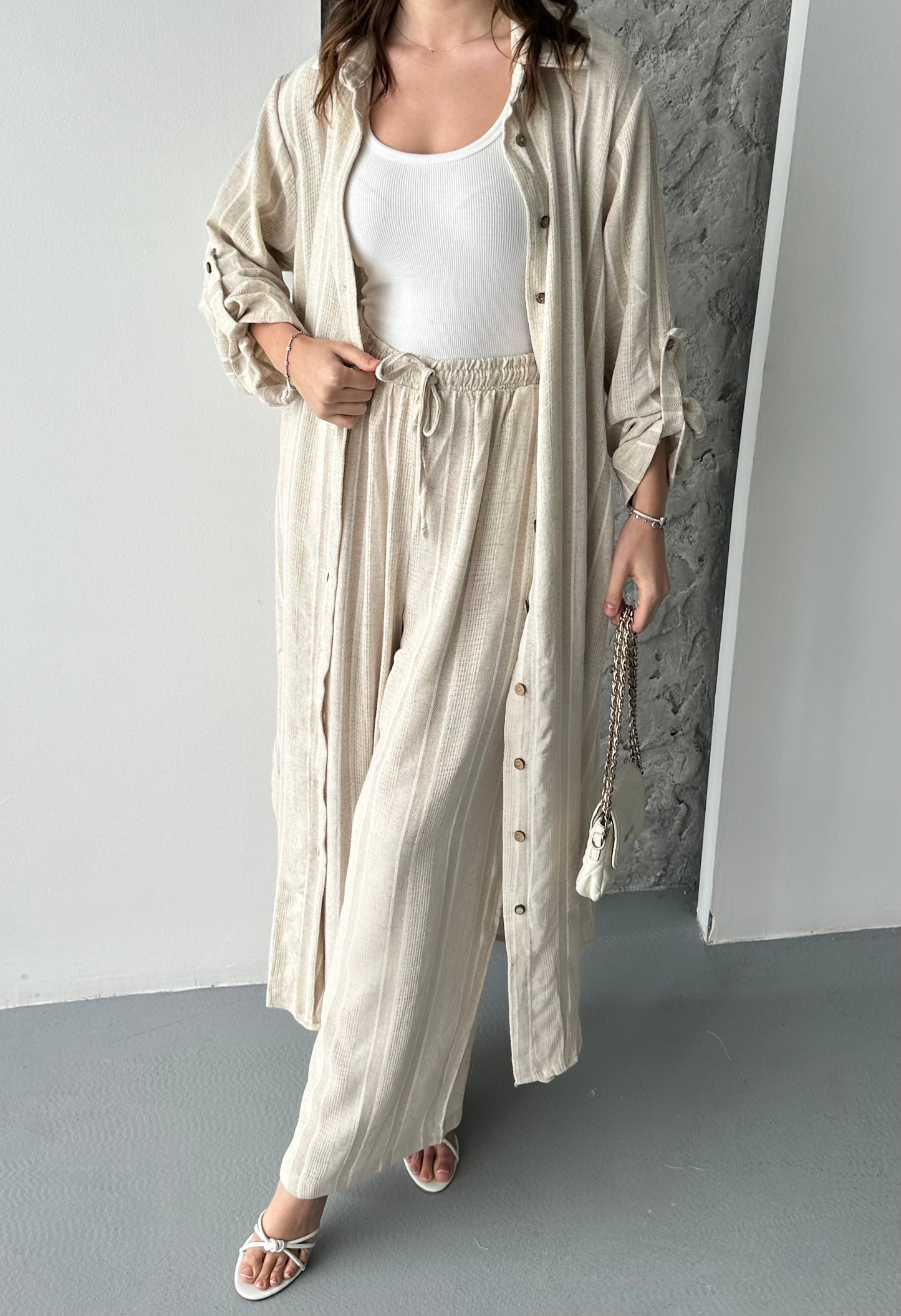 Ensemble chemise longue et pantalon à rayures beiges DERYA