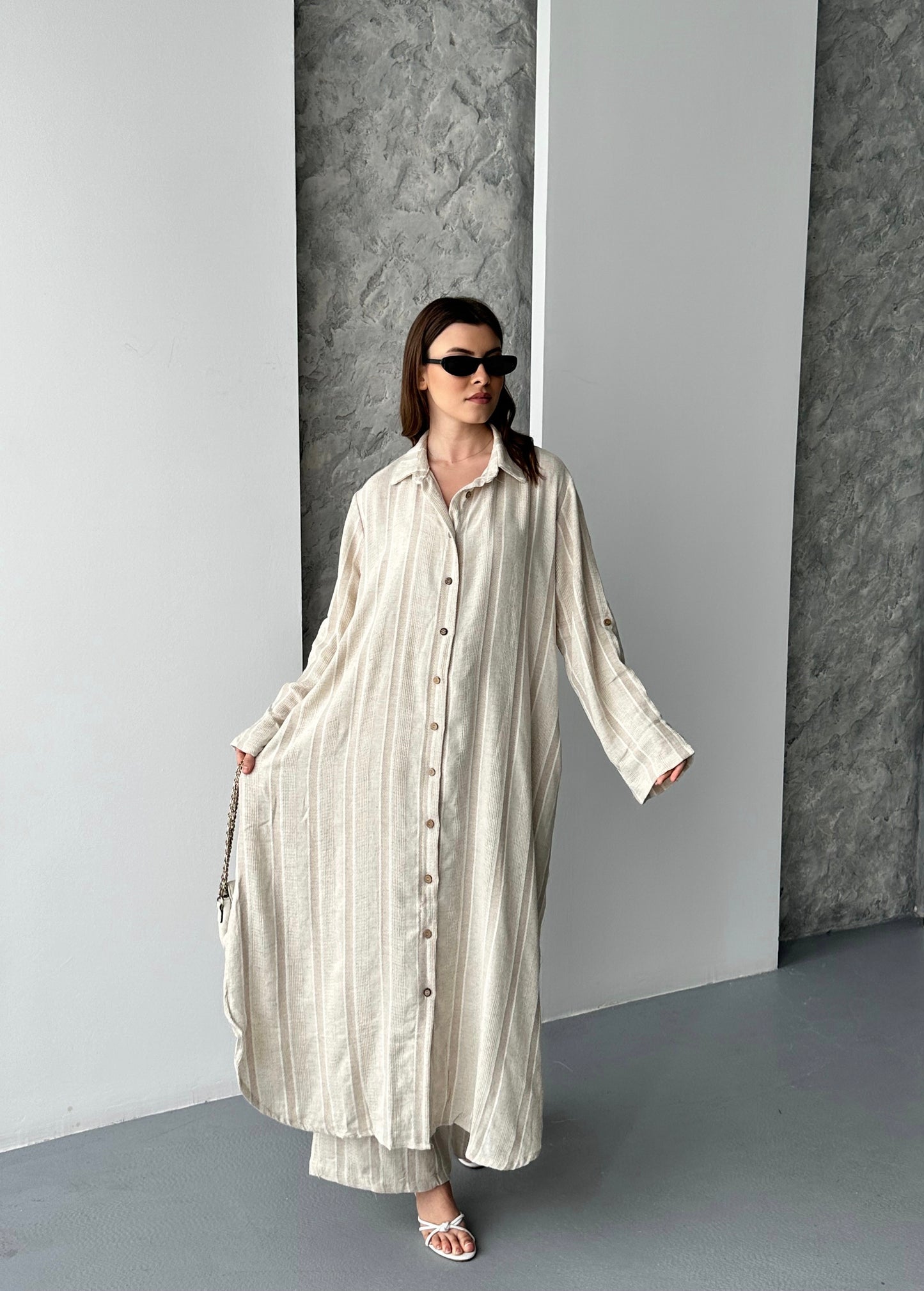 Ensemble chemise longue et pantalon à rayures beiges DERYA