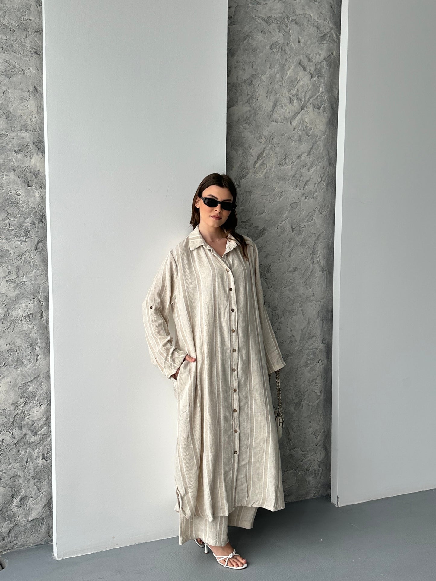Ensemble chemise longue et pantalon à rayures beiges DERYA